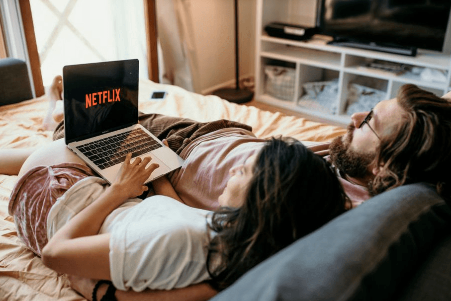 Comparte tus series sin prohibición. La situación de Netflix cuentas compartidas ahora es asì.