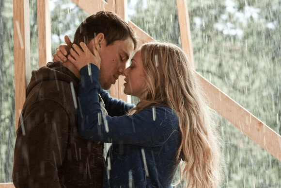 Amanda Seyfried and Channing Tatum in the Nicholas Sparks film, Dear John.